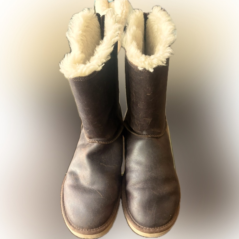 UGG Brown Leather Shearling-Lined Boots!